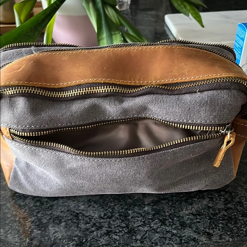 🍾🥂Host pick🎉NWOT waxed canvas & leather Men's toiletry Bag - Picture 3 of 10